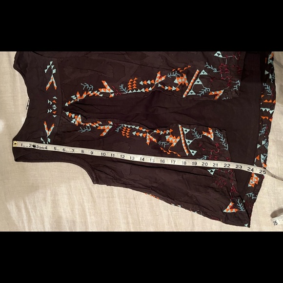 ⭐️Host pick!!⭐️ Anthropologie Akimi + kin macrame fringe embroidered boho top - Picture 7 of 8